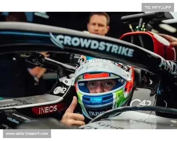 安东内利获梅奔2026年正式车手席位，拉塞尔续约在即