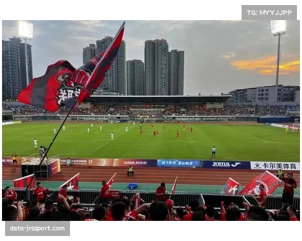 重庆铜梁龙实行-双主场-制：龙兴足球场与铜梁龙体育场交替使用